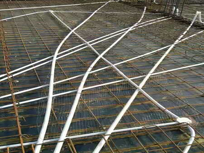 增加鋼絲網片防止砼裂縫